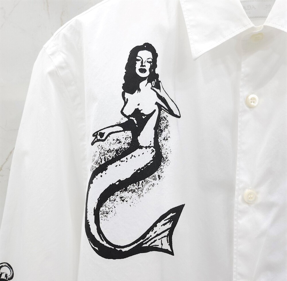 [럭스유] 38 / 프라다 삼각로고 프린팅 화이트 코튼 셔츠 UCN425