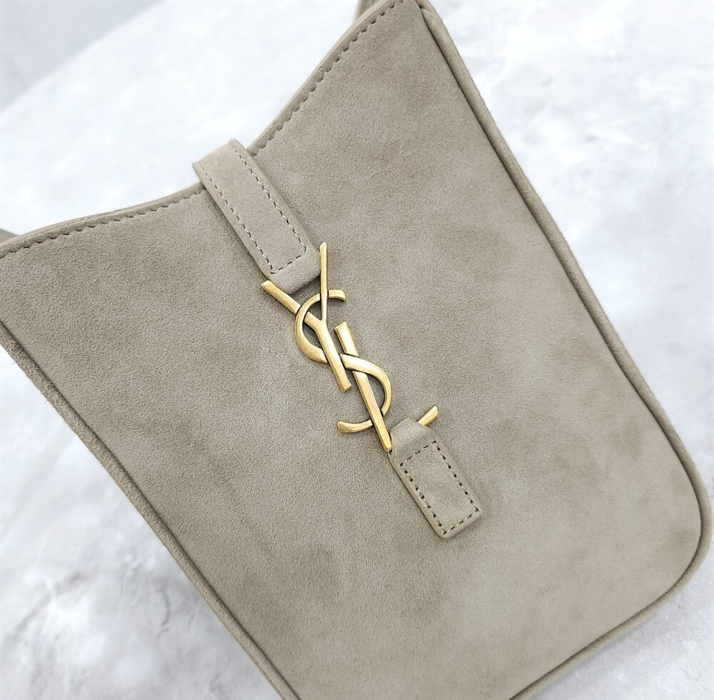 [럭스유] 생로랑 Le5A7 버티컬 스웨이드 파우치 크로스백 735214