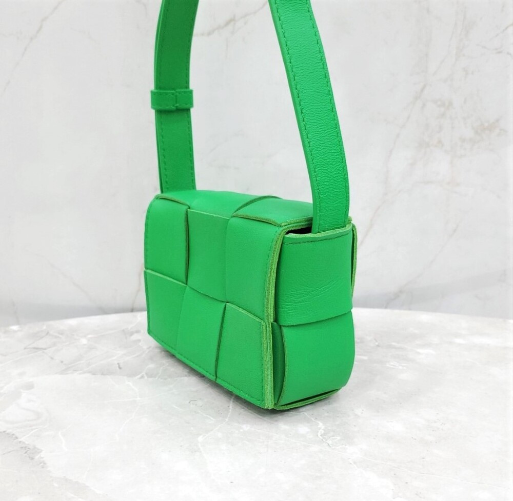 [럭스유] 보테가베네타 그린 인트레치아토 미니 카세트백