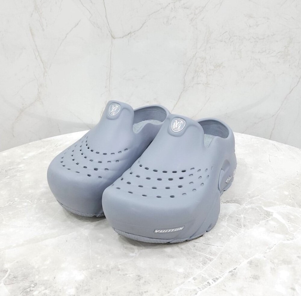 [럭스유] 5 / 루이비통 LV 샤크 클로그 그레이 1ACEXK