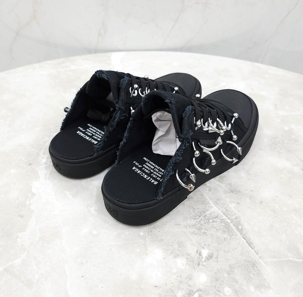 [럭스유] 35 / 발렌시아가 피어싱 파리 뮬 스니커즈