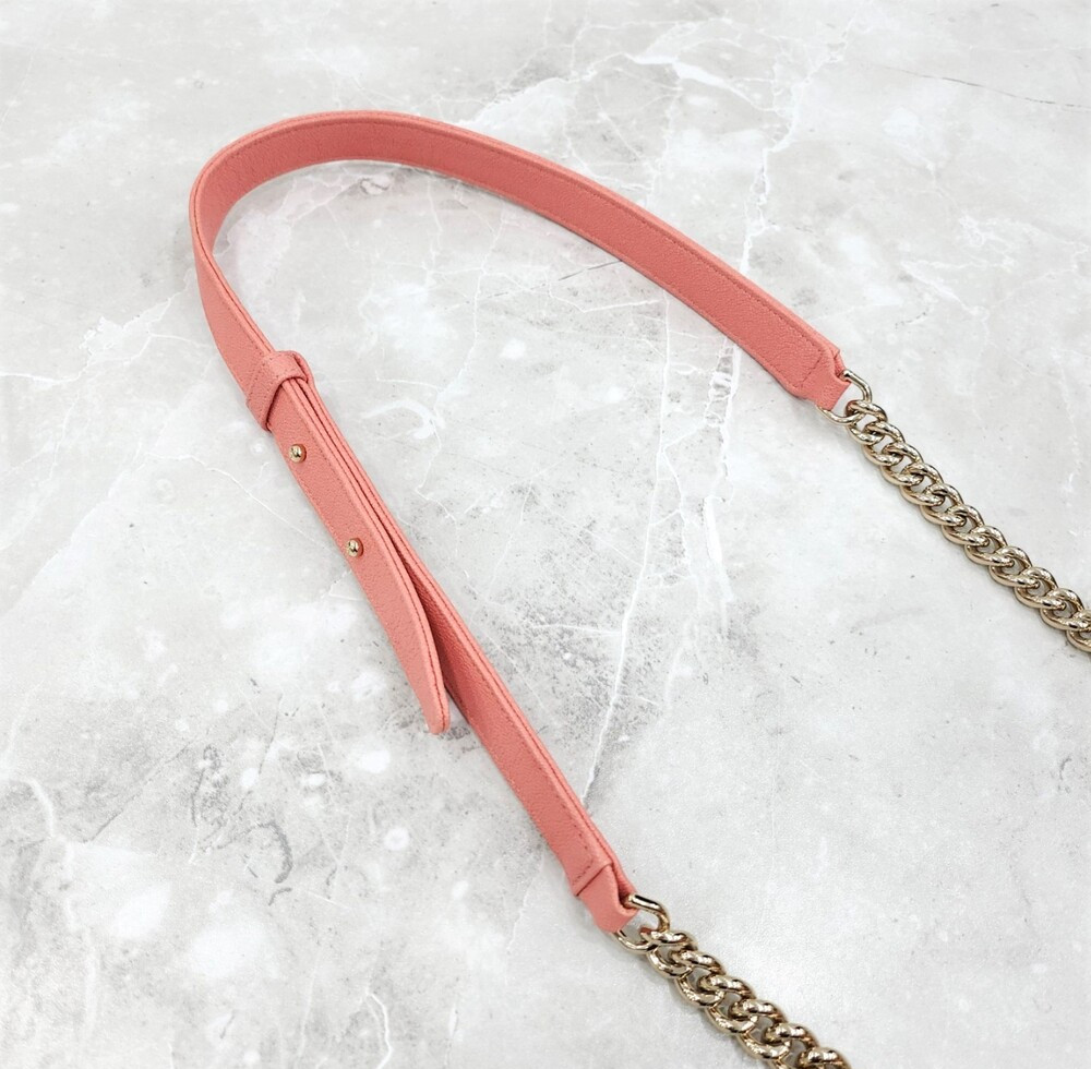 [럭스유] 샤넬 쉐브론 보이 사첼백 코랄핑크 샴페인골드 캐비어 30번대