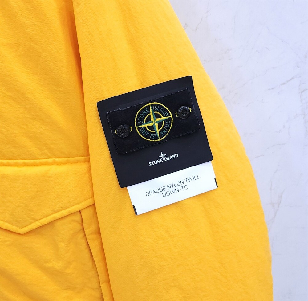 [럭스유] (새상품) XXL / 스톤아일랜드 옐로우 베라 피우마 와펜 패딩점퍼