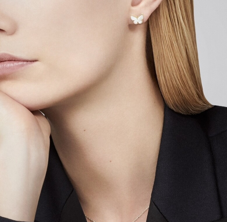 [럭스유] (새상품) 반클리프앤아펠 스위트 버터플라이 이어링 마더오브펄 VCARN5JM00