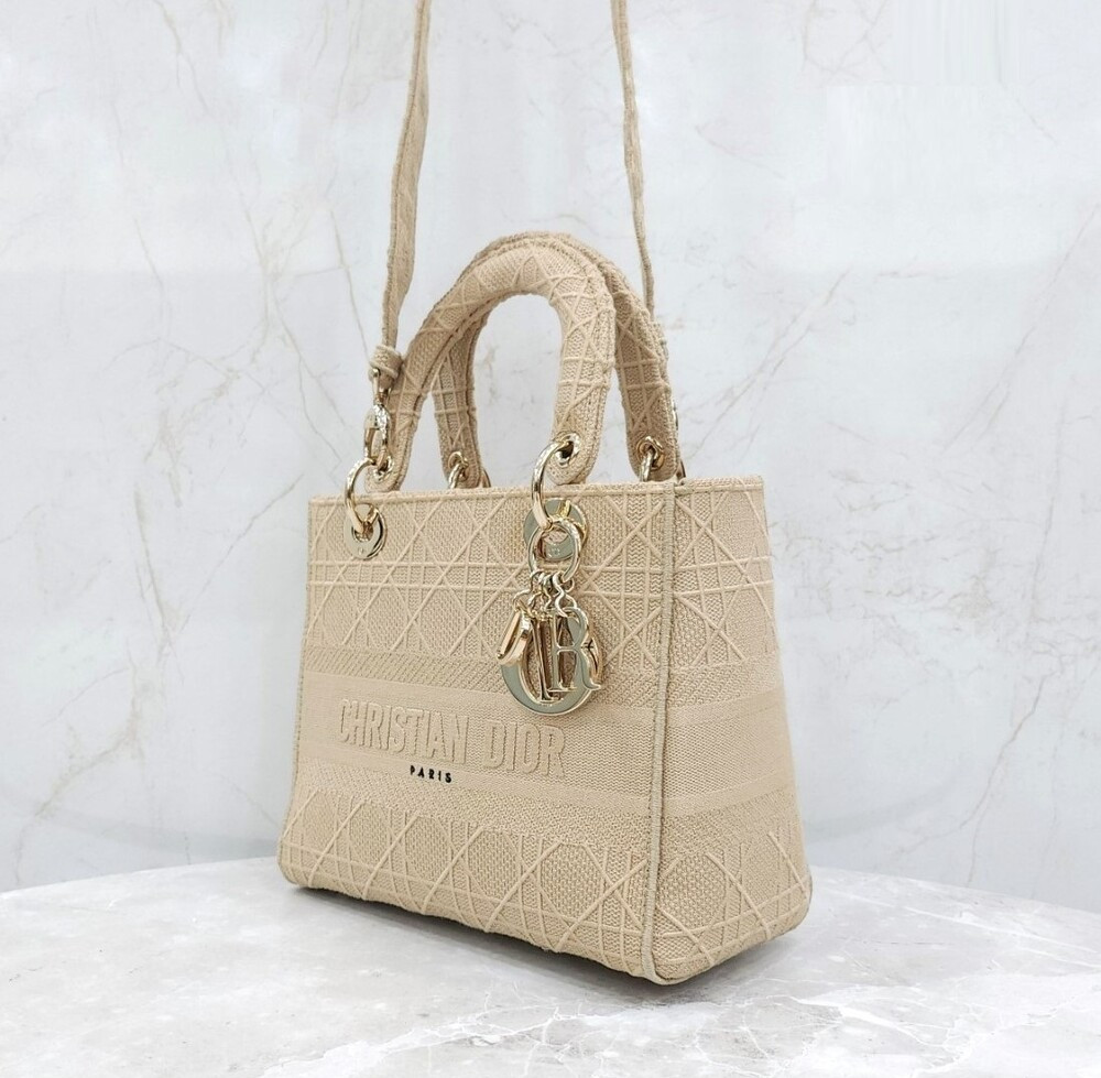 [럭스유] 디올 레이디 디라이트 미디움 까나쥬 자수 베이지 M0565OREY