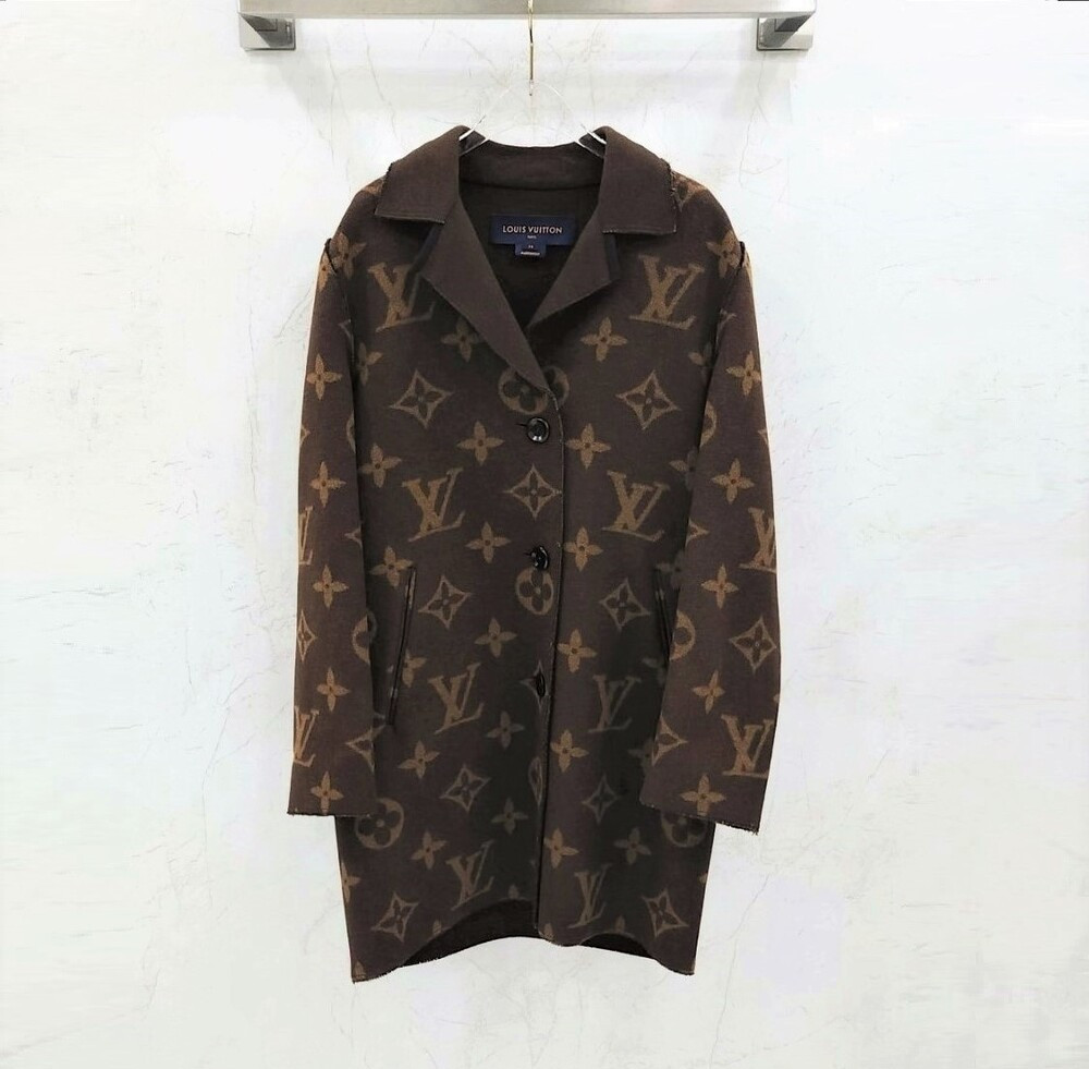 [럭스유] 34 / 루이비통 로우 엣지 디테일 모노그램 코트