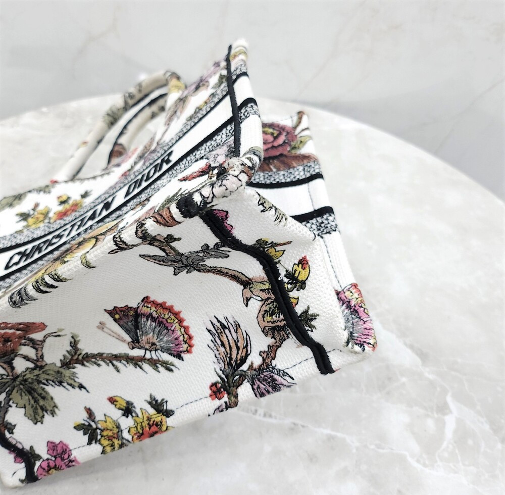 [럭스유] 디올 쟈뎅 보타닉 엠브로이더리 북토트 화이트 스몰