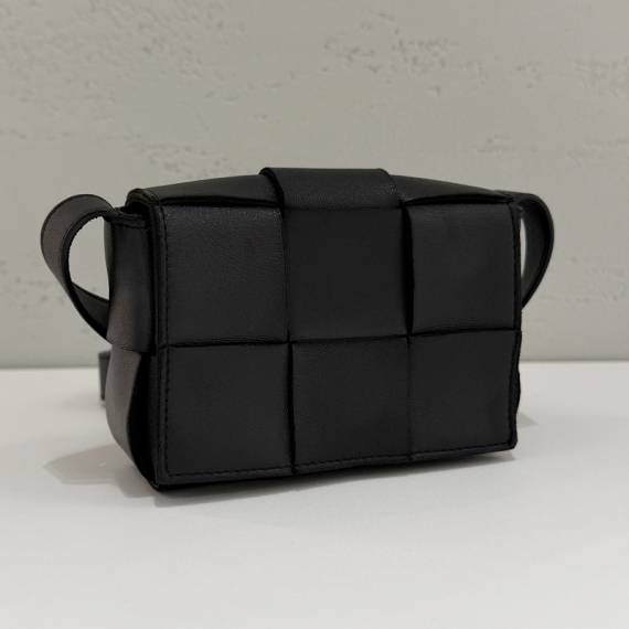 보테가베네타 인트레치아토 미니 카세트 크로스백 666688