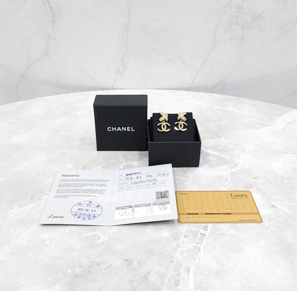 [럭스유] (새상품) 샤넬 CC로고 리본 큐빅 귀걸이 골드