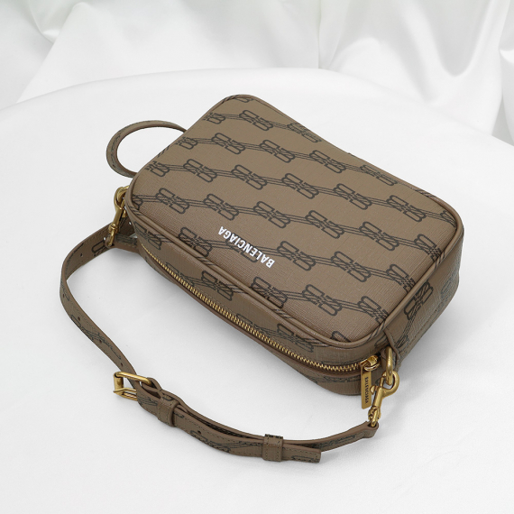 Balenciaga(발렌시아가) 702701 BB 모노그램 스퀘어 스몰 카메라 크로스백