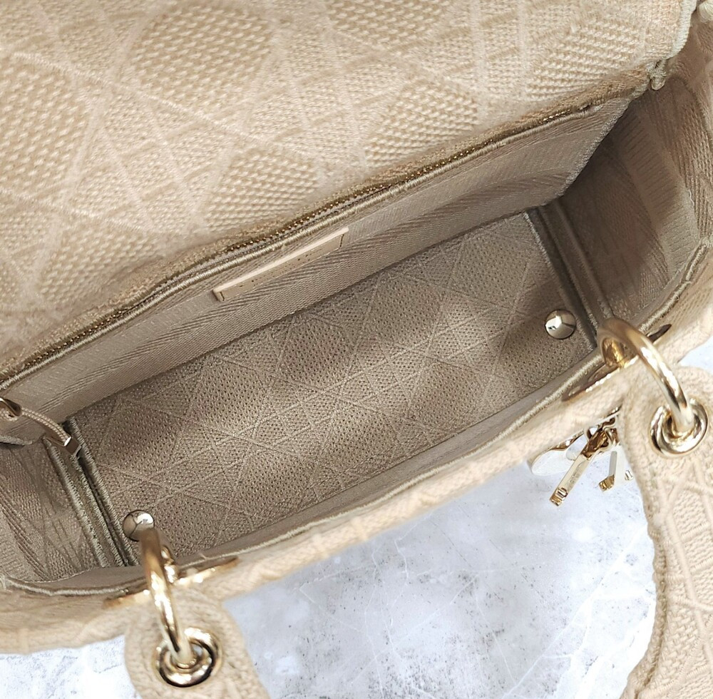 [럭스유] 디올 레이디 디라이트 미디움 까나쥬 자수 베이지 M0565OREY