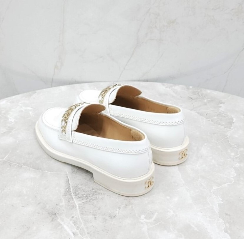 [럭스유] (새상품) 35.5 / 샤넬 페이던트 에나멜 화이트 체인 로퍼 G37430