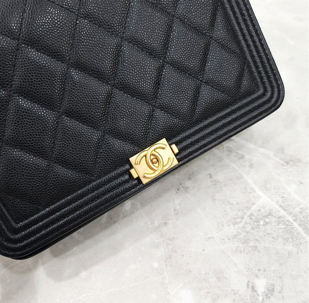 [럭스유] 샤넬 보이 WOC 미니 크로스백 캐비어 블랙 금장 신형내장칩 AP1117