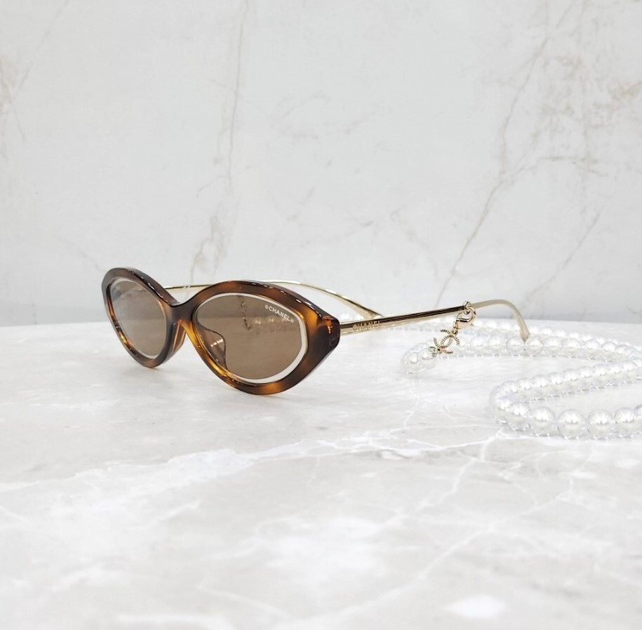 [럭스유] (새상품) 샤넬 캣아이 진주 스트랩 선글라스 A71356