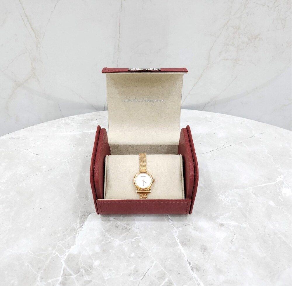 [럭스유] 페라가모 간치니 여성 시계 22mm SFIK00919