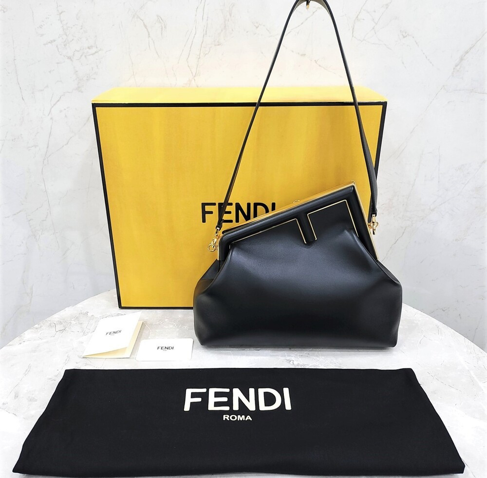 [럭스유] (새상품) 펜디 퍼스트 미디움 나파 블랙 숄더백 8BF127