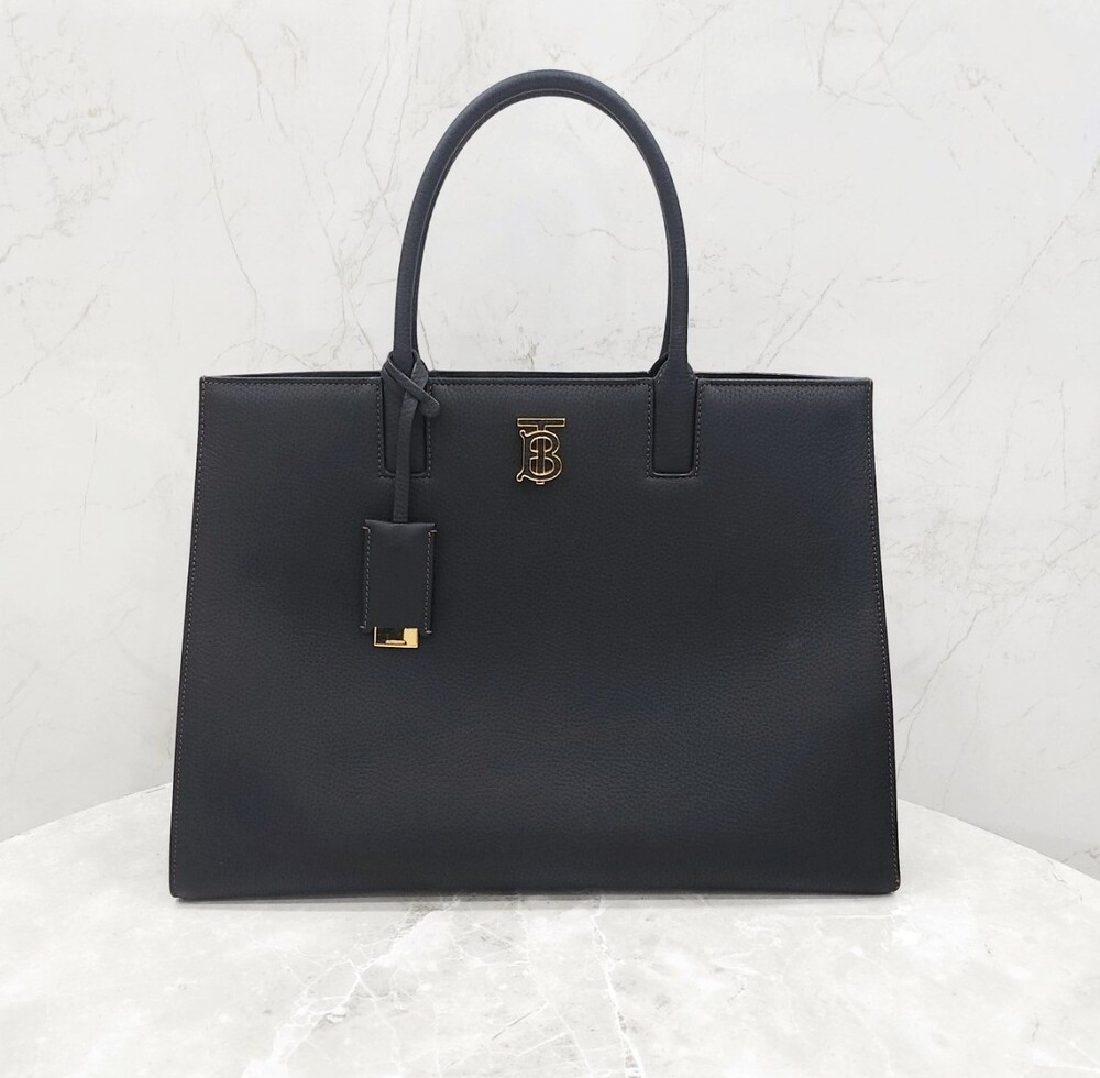 [럭스유] 버버리 TB 그레이니 레더백 미디엄 8049042