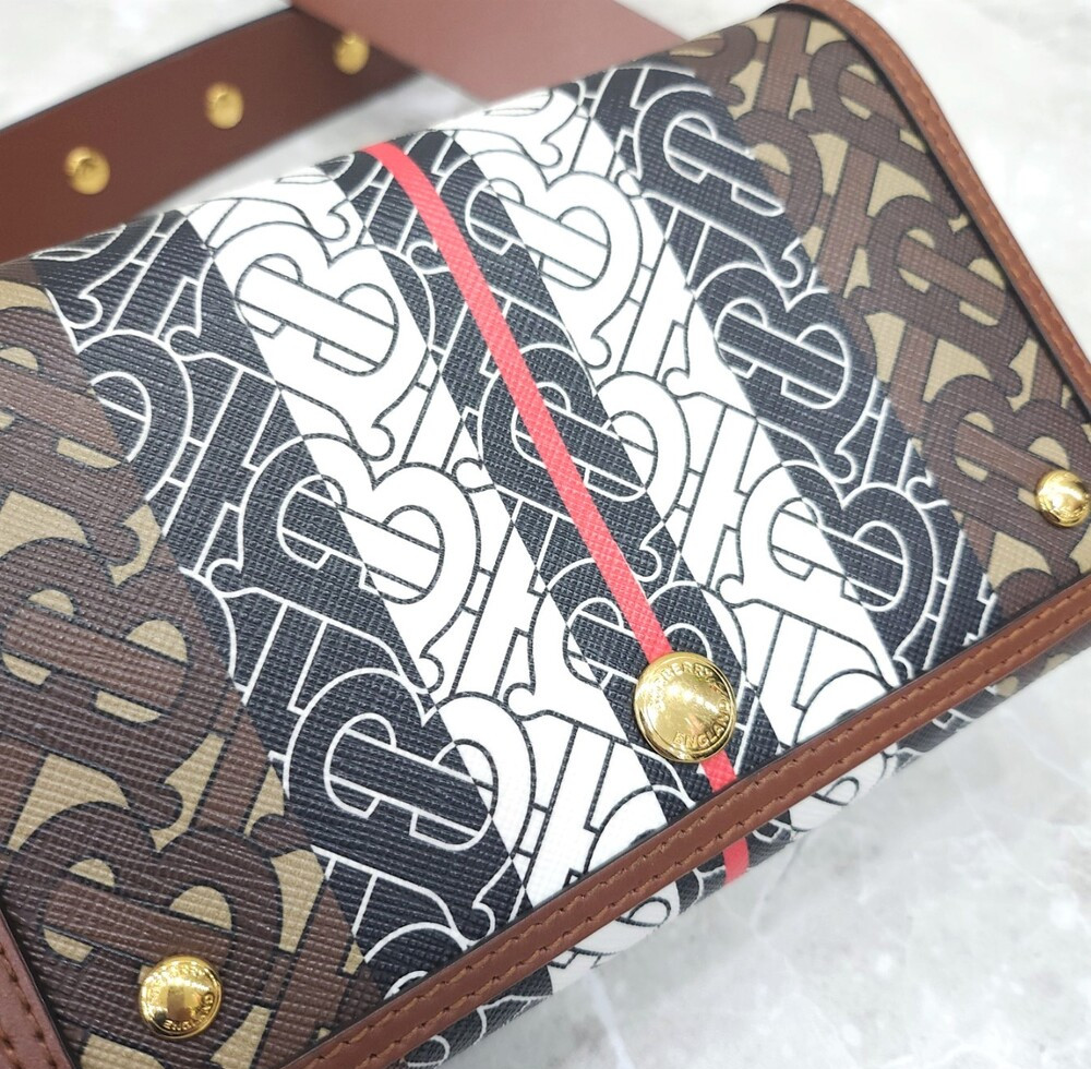 [럭스유] 버버리 TB 모노그램 스트라이프 크로스백 8033386