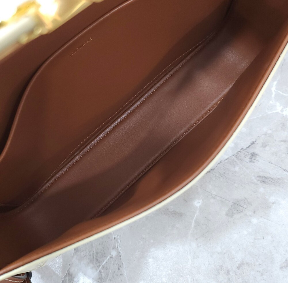 [럭스유] 셀린느 클로드 트리옹프 캔버스 카프스킨 숄더백 194142CUZ.01BC