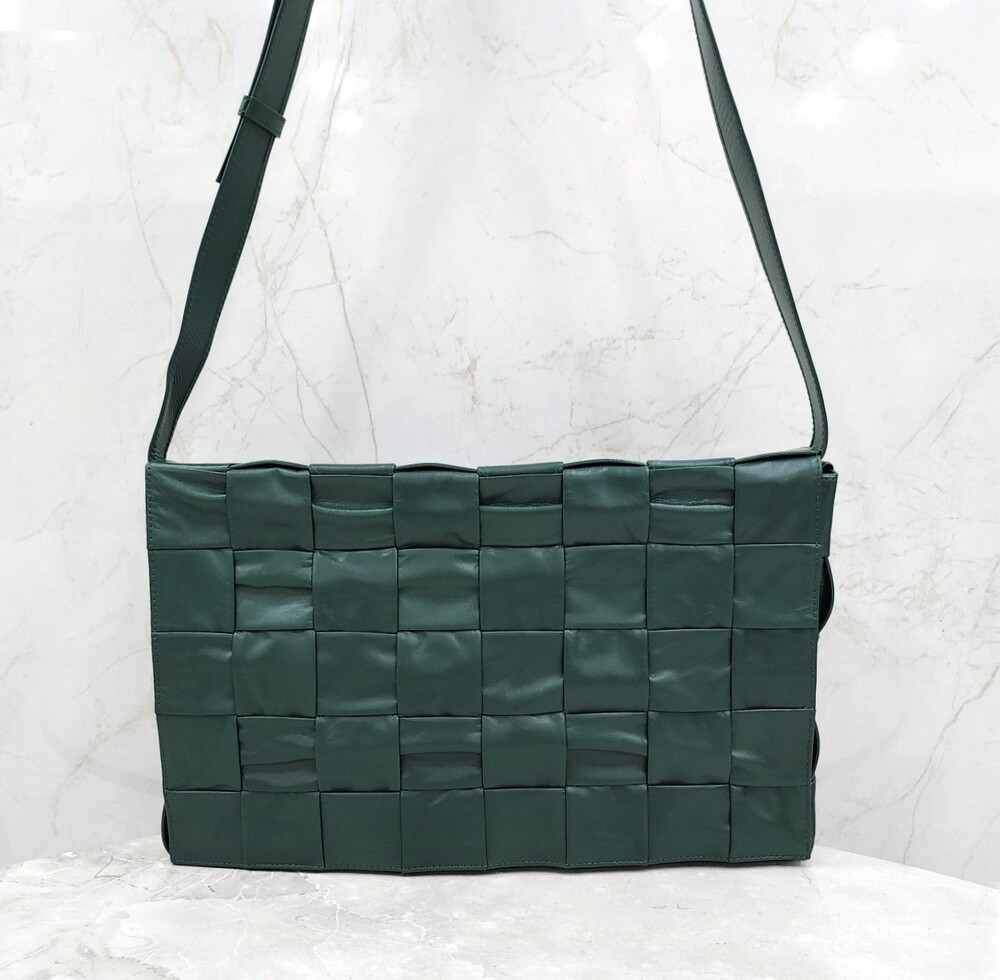 [럭스유] 보테가베네타 그린 레더 맥시 카세트 크로스바디백