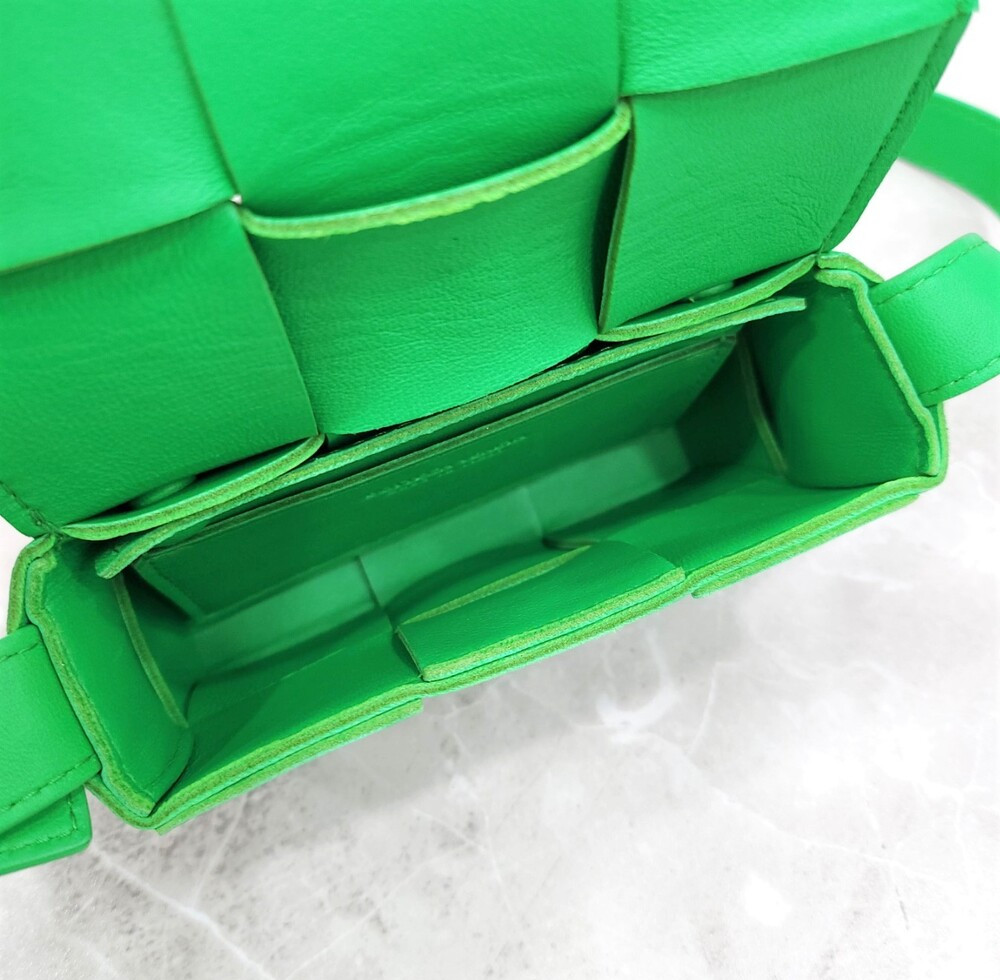 [럭스유] 보테가베네타 그린 인트레치아토 미니 카세트백