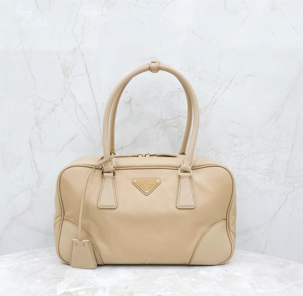 [럭스유] 프라다 리에디션 1978 미디엄 리나일론 및 사피아노 투핸들 백