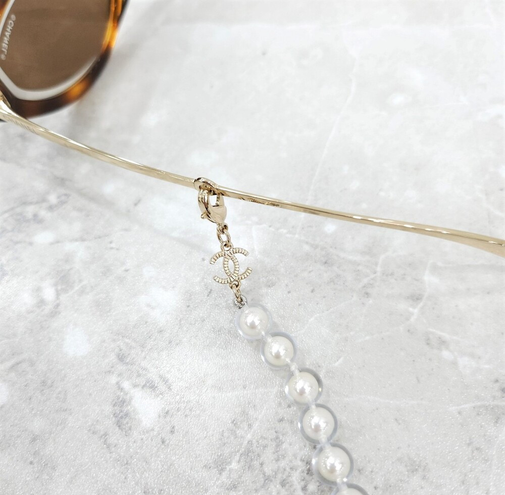 [럭스유] (새상품) 샤넬 캣아이 진주 스트랩 선글라스 A71356