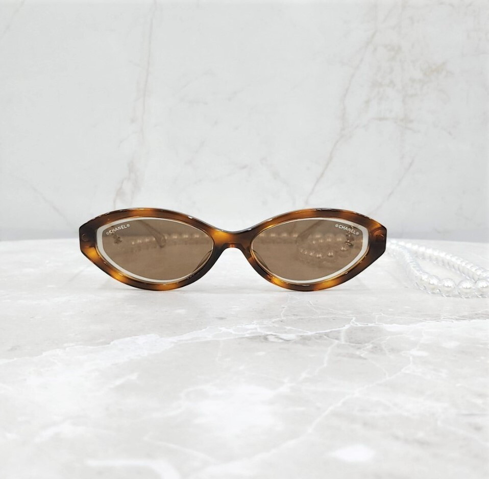 [럭스유] (새상품) 샤넬 캣아이 진주 스트랩 선글라스 A71356