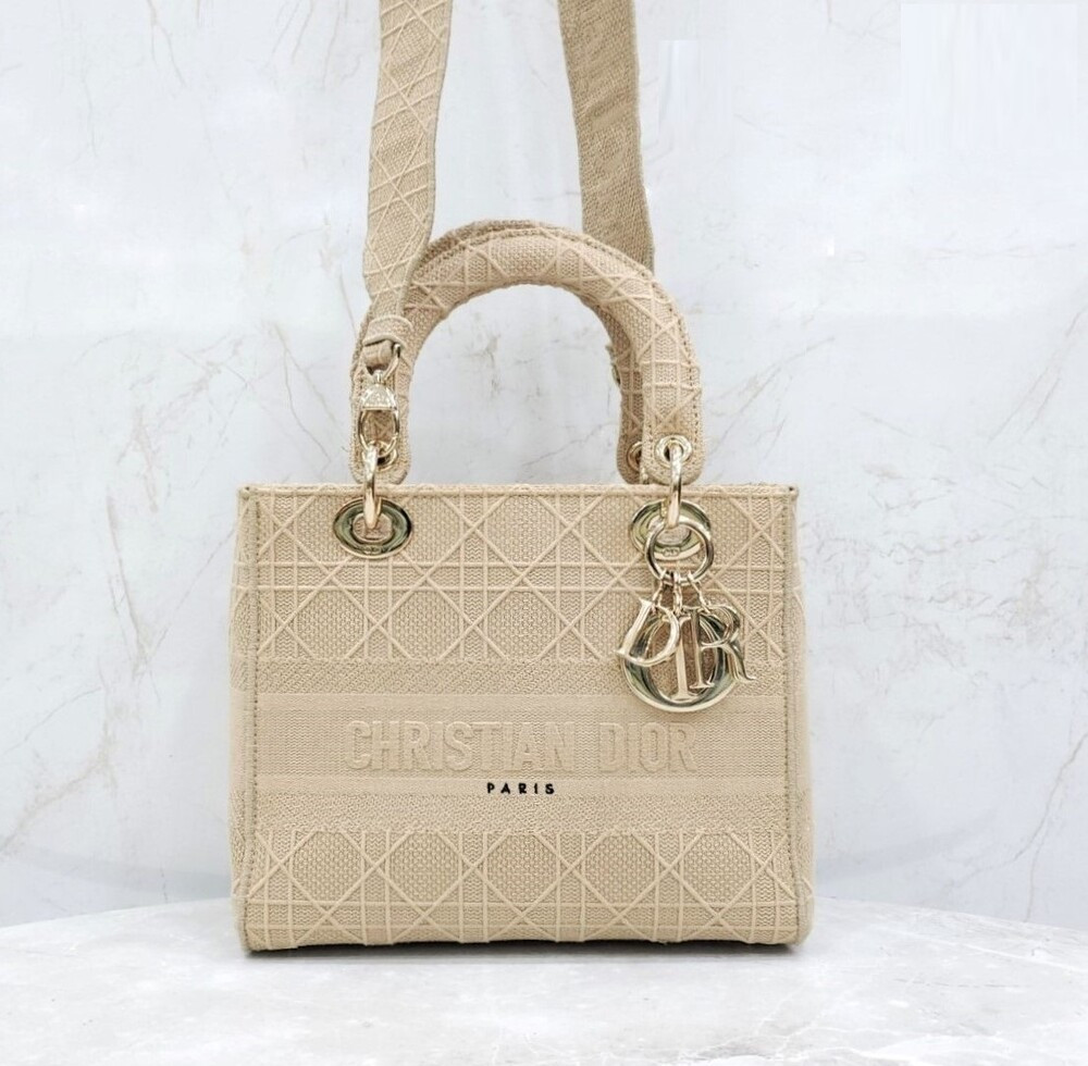 [럭스유] 디올 레이디 디라이트 미디움 까나쥬 자수 베이지 M0565OREY