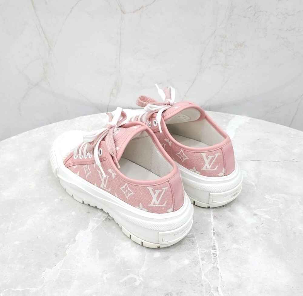 [럭스유] 35 / 루이비통 LV 핑크 스쿼드 스니커즈 1A9S0M