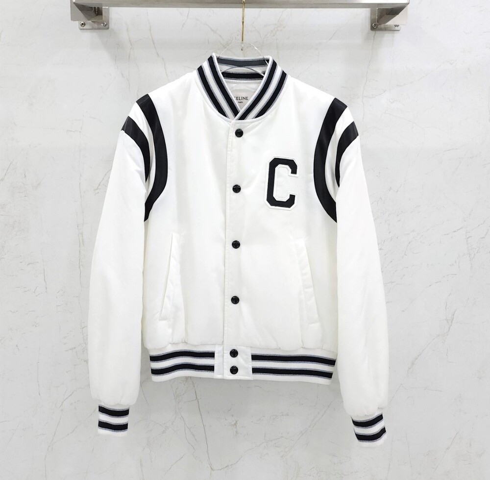 [럭스유] (새상품) 36 / 셀린느 로고 패치 크롭 바시티 봄버 자켓 2W803227R