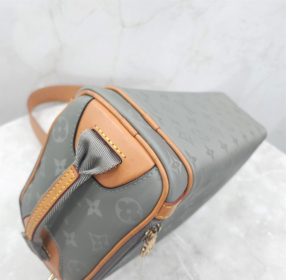 [럭스유] 루이비통 티타늄 모노그램 카메라 크로스백