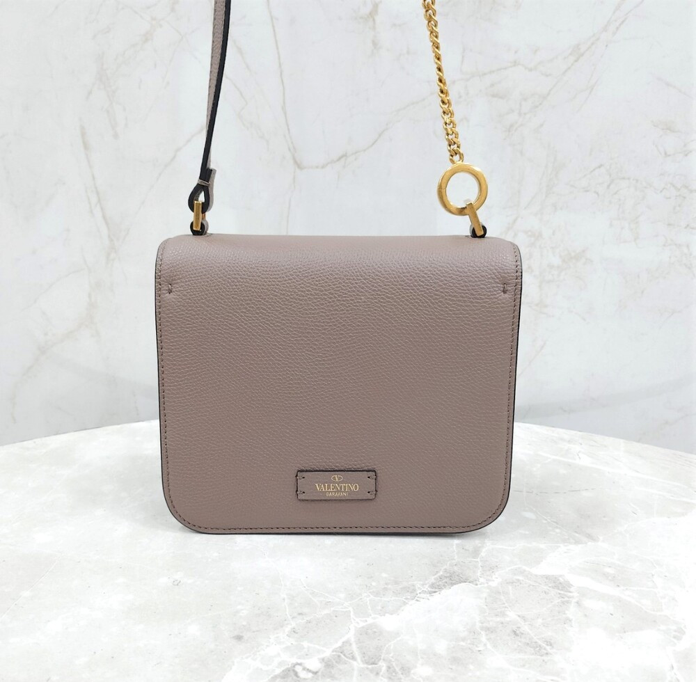 [럭스유] 발렌티노 가라바니 브이 슬링 클레이 크로스백