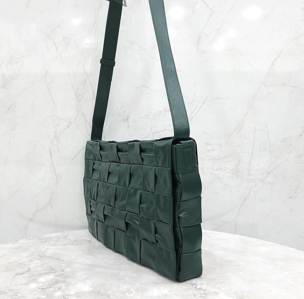 [럭스유] 보테가베네타 그린 레더 맥시 카세트 크로스바디백