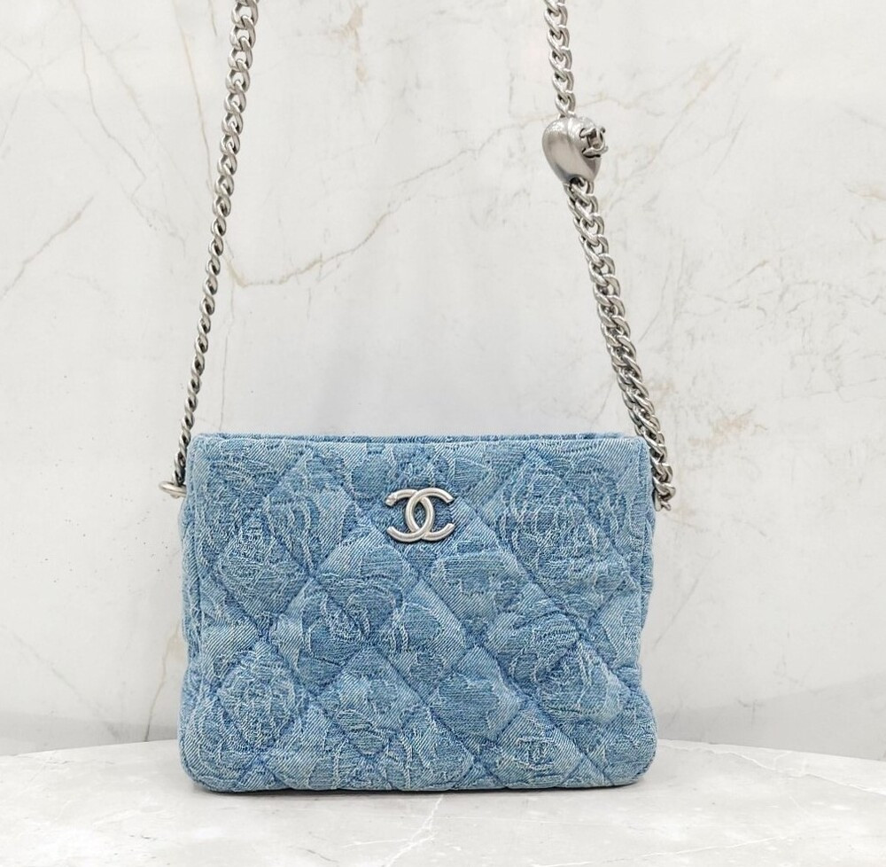 [럭스유] 샤넬 데님 까멜리아 블루 하트볼 체인백 신형내장칩 AS3830