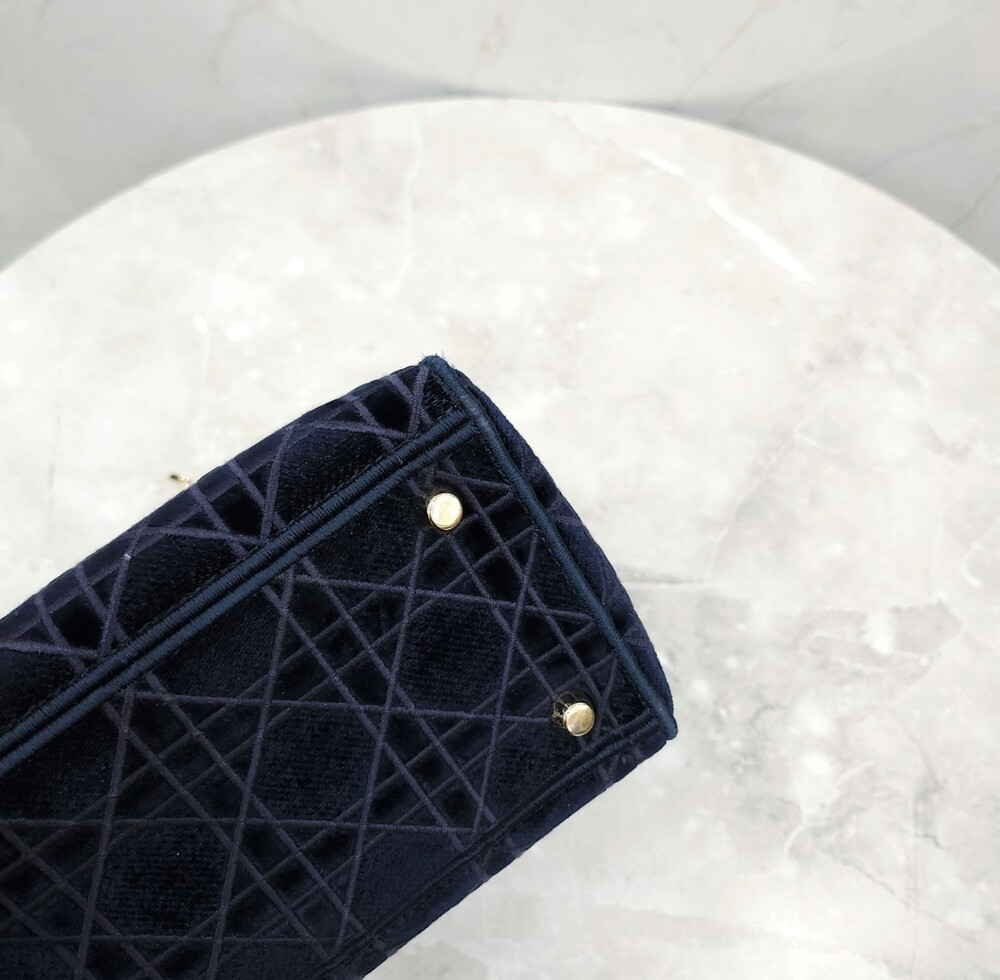 [럭스유] 디올 레이디 디라이트 백 미디움 블루 까나쥬 벨벳