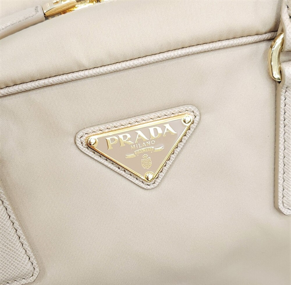 [럭스유] 프라다 리에디션 1978 미디엄 리나일론 및 사피아노 투핸들 백