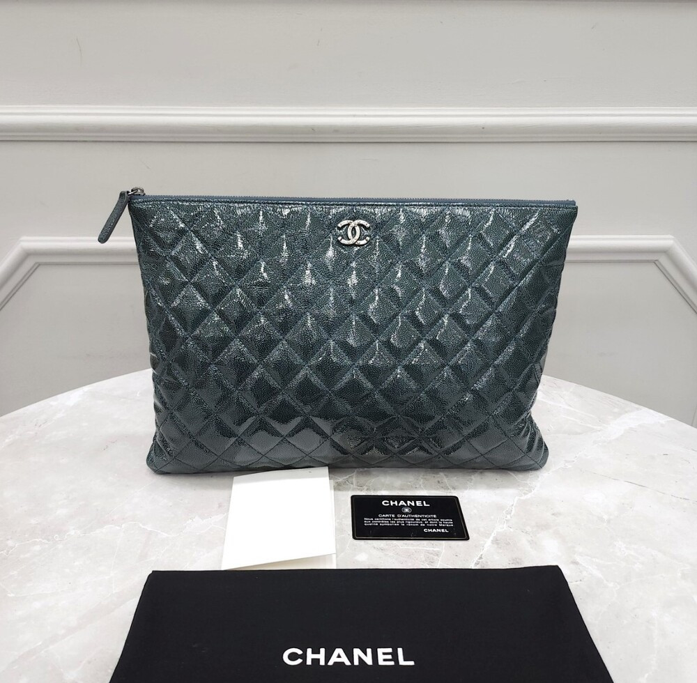 [럭스유] 샤넬 클래식 클러치 에나멜 라지 19번대