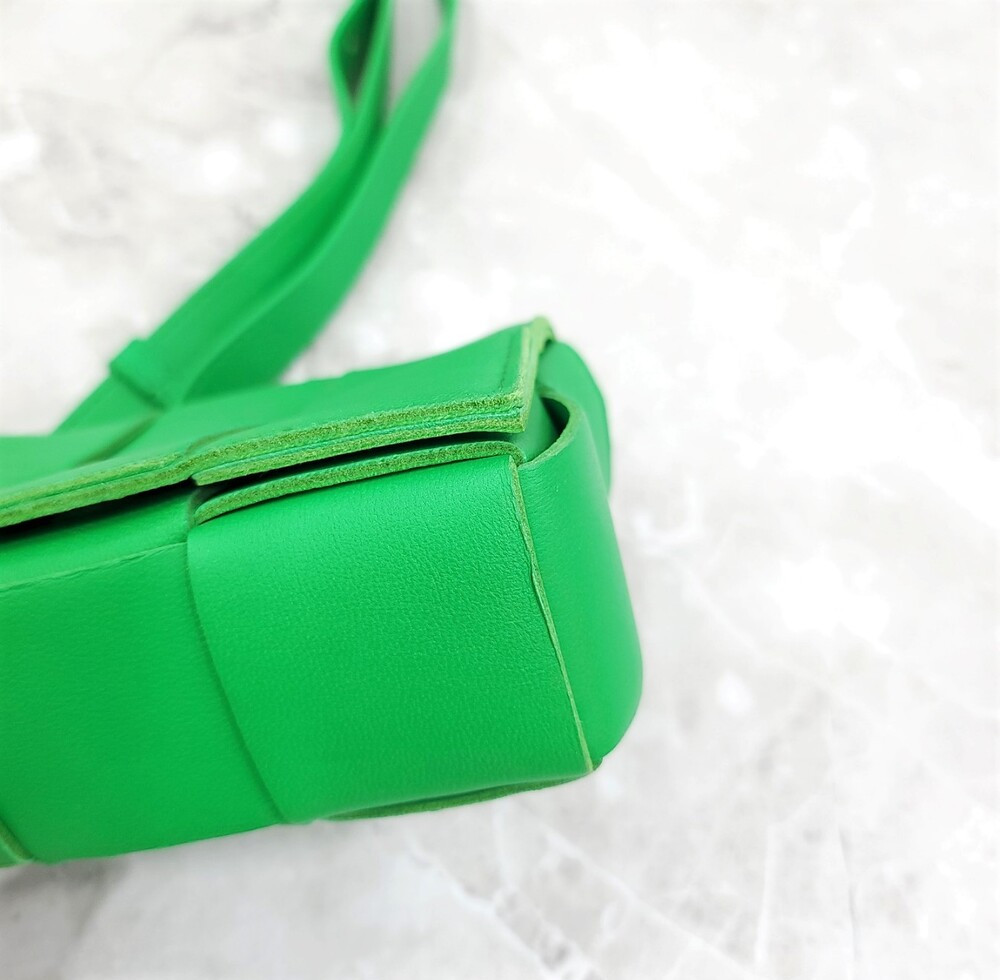 [럭스유] 보테가베네타 그린 인트레치아토 미니 카세트백