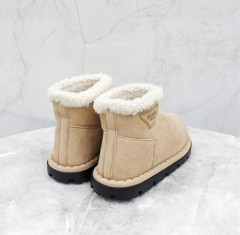 [럭스유] (새상품) 35.5 / 프라다 스웨이드 시어링 어그 부츠 1T217N