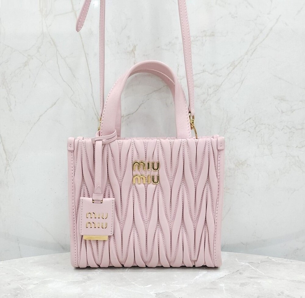 [럭스유] 미우미우 핑크 마테라쎄 나파가죽 토트 숄더백 5BG263