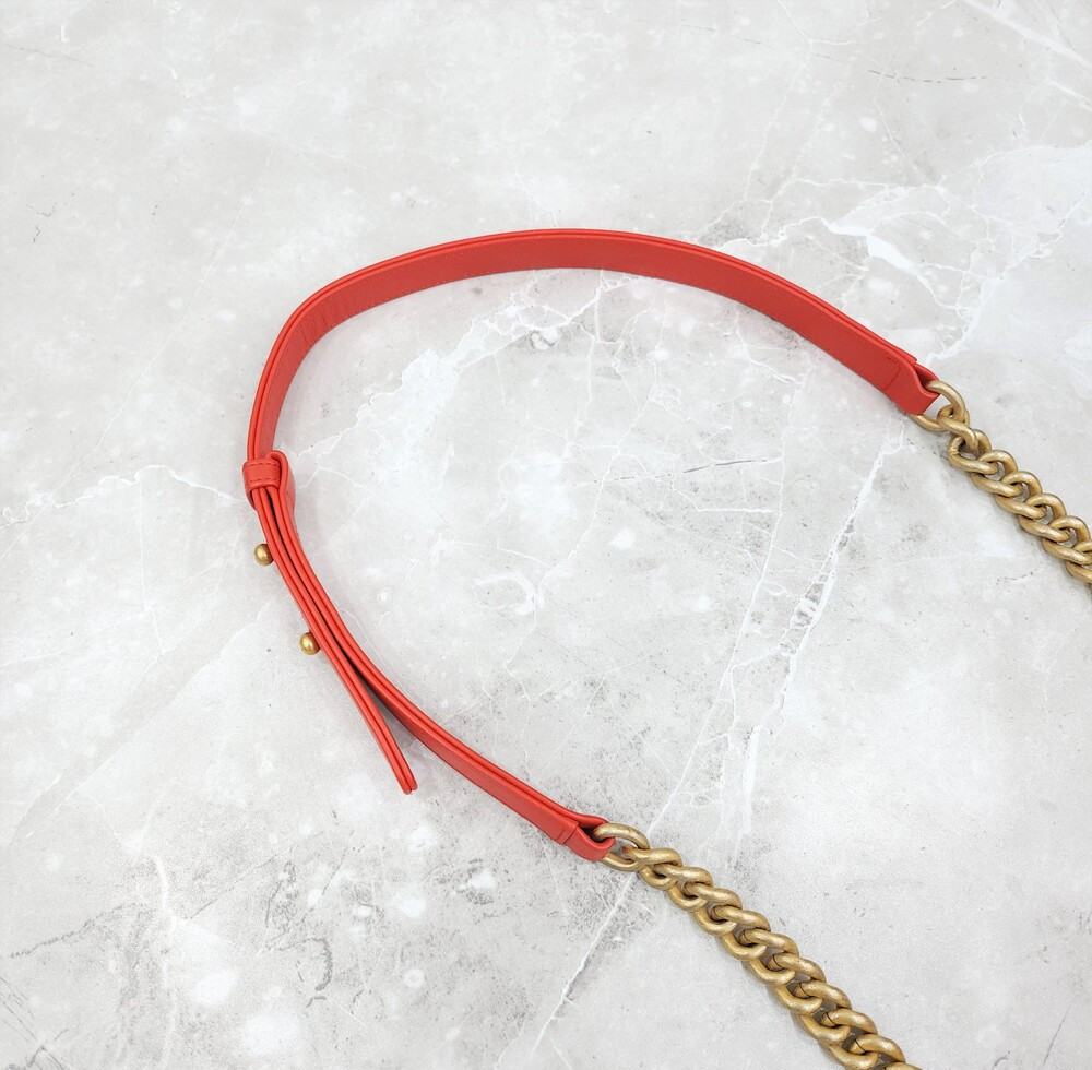 [럭스유] 샤넬 쉐브론 보이 플랩백 미디움 금장 27번대