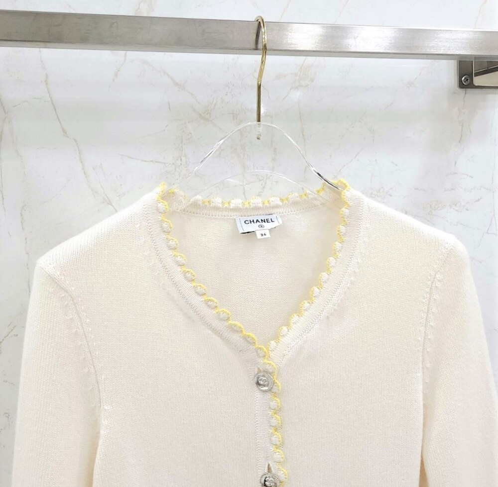 [럭스유] 34 / 샤넬 25S 크루즈 CC버튼 캐시미어 가디건 P78338