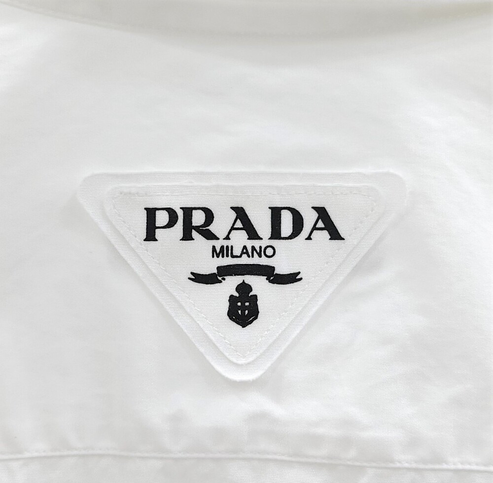 [럭스유] 38 / 프라다 삼각로고 프린팅 화이트 코튼 셔츠 UCN425
