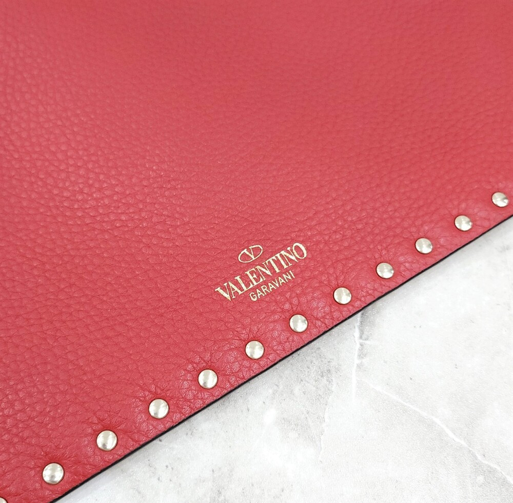 [럭스유] 발렌티노 레드 락스터드 로고 클러치백