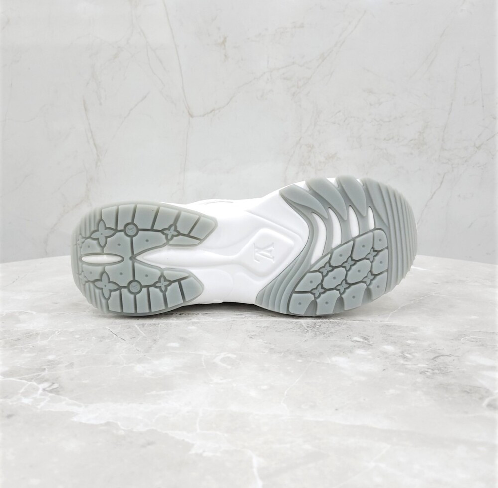 [럭스유] (새상품) 39 / 루이비통 화이트 플라워 런 55 스니커즈 1ACGQG