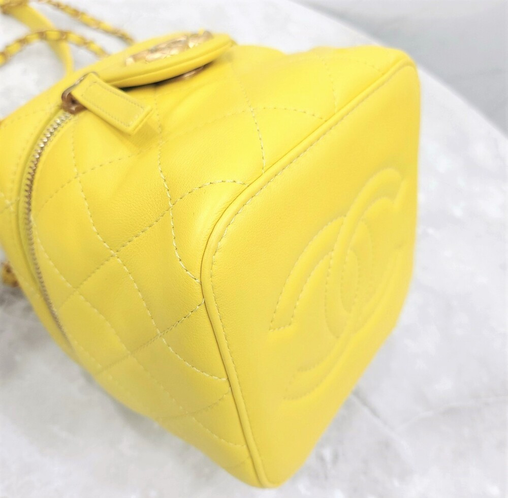 [럭스유] (새상품) 샤넬 한정판 리미티드 레몬 베니티백 신형내장칩