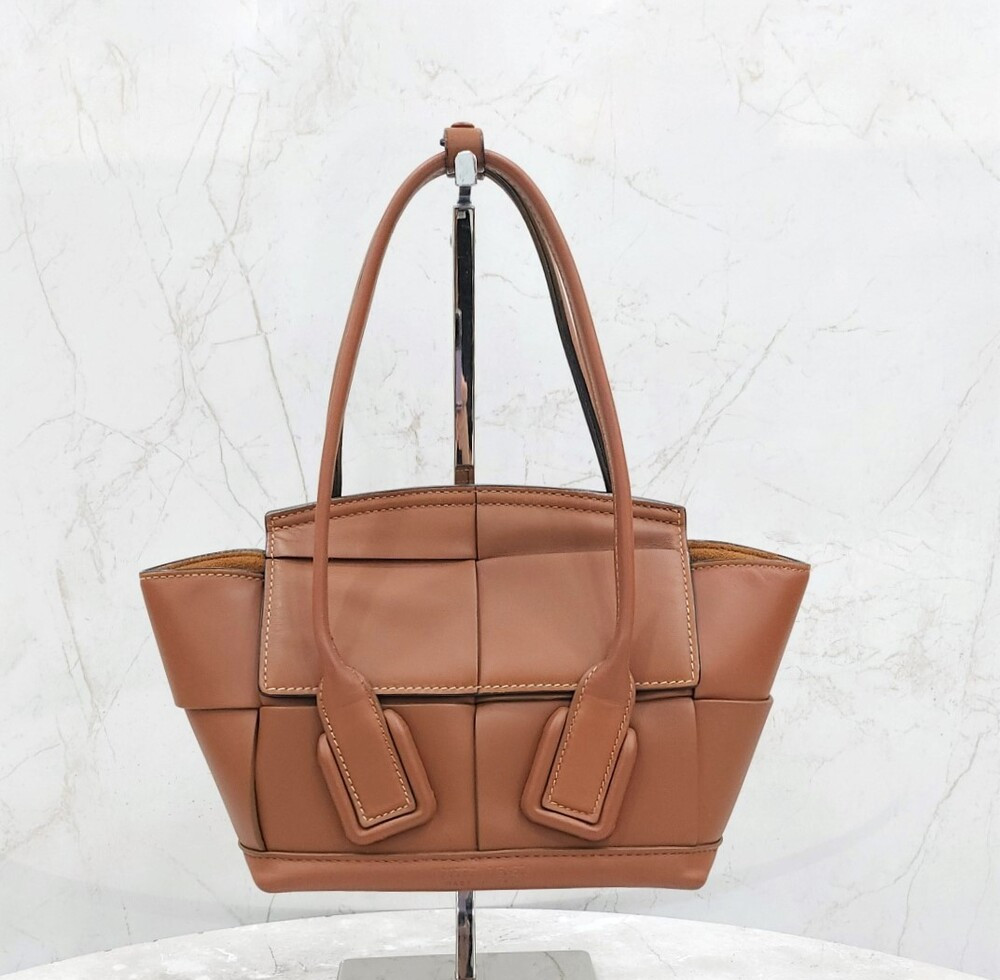 [럭스유] 보테가베네타 미니 아르코 레더 토트백 575943