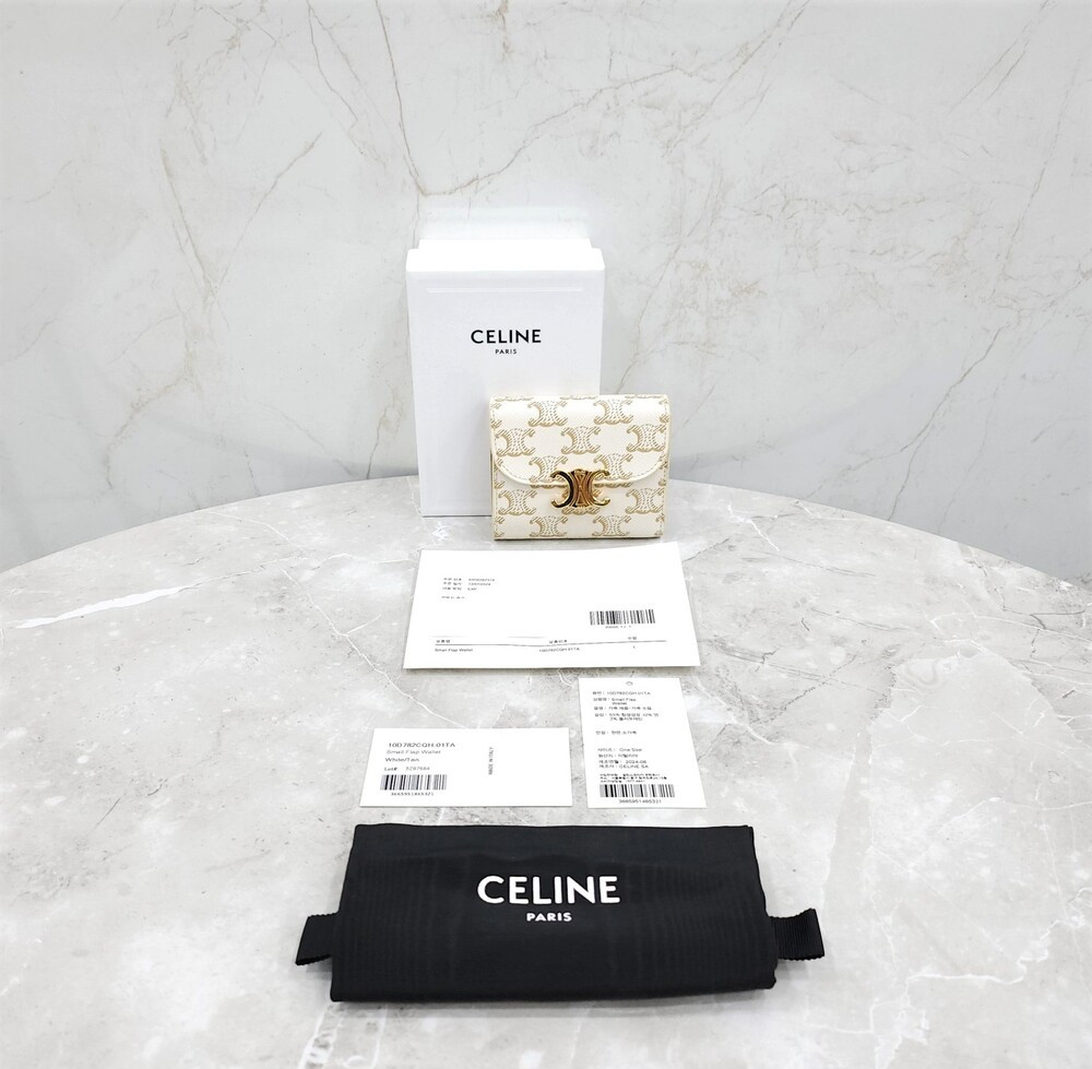 [럭스유] 셀린느 스몰 트리옹프 플랩 지갑 화이트 탠 10D782CQH