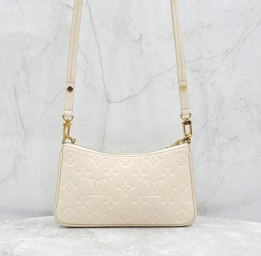 [럭스유] 루이비통 이지 파우치 온 스트랩 숄더백 M81066